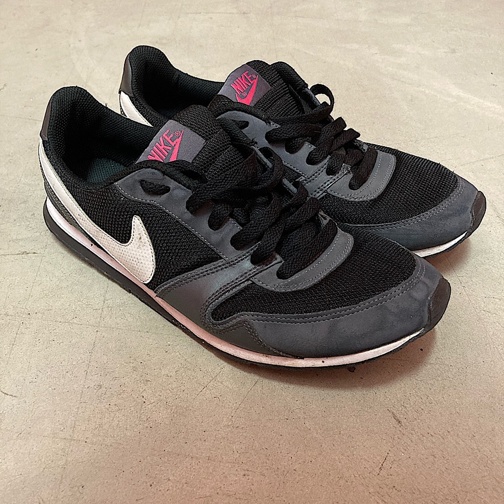 Nike Eclipse II Women’s Sneakers Size 9.5